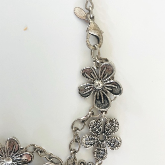 Park Lane silver flowers necklace - Picture 2 of 3